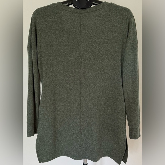 Yidarton Moss Green Long Sleeve V-Neck Tunic | Size M - Picture 2 of 3